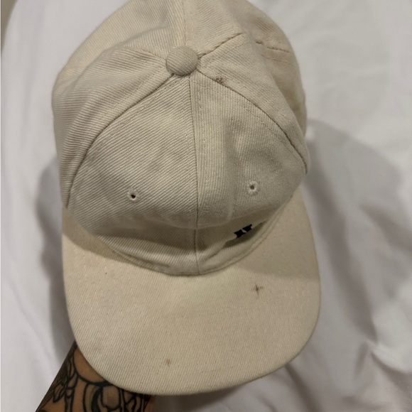 80’s/90’s Vintage Yankee’s Snapback 

Can be washed, but sourced like this! - Picture 4 of 5